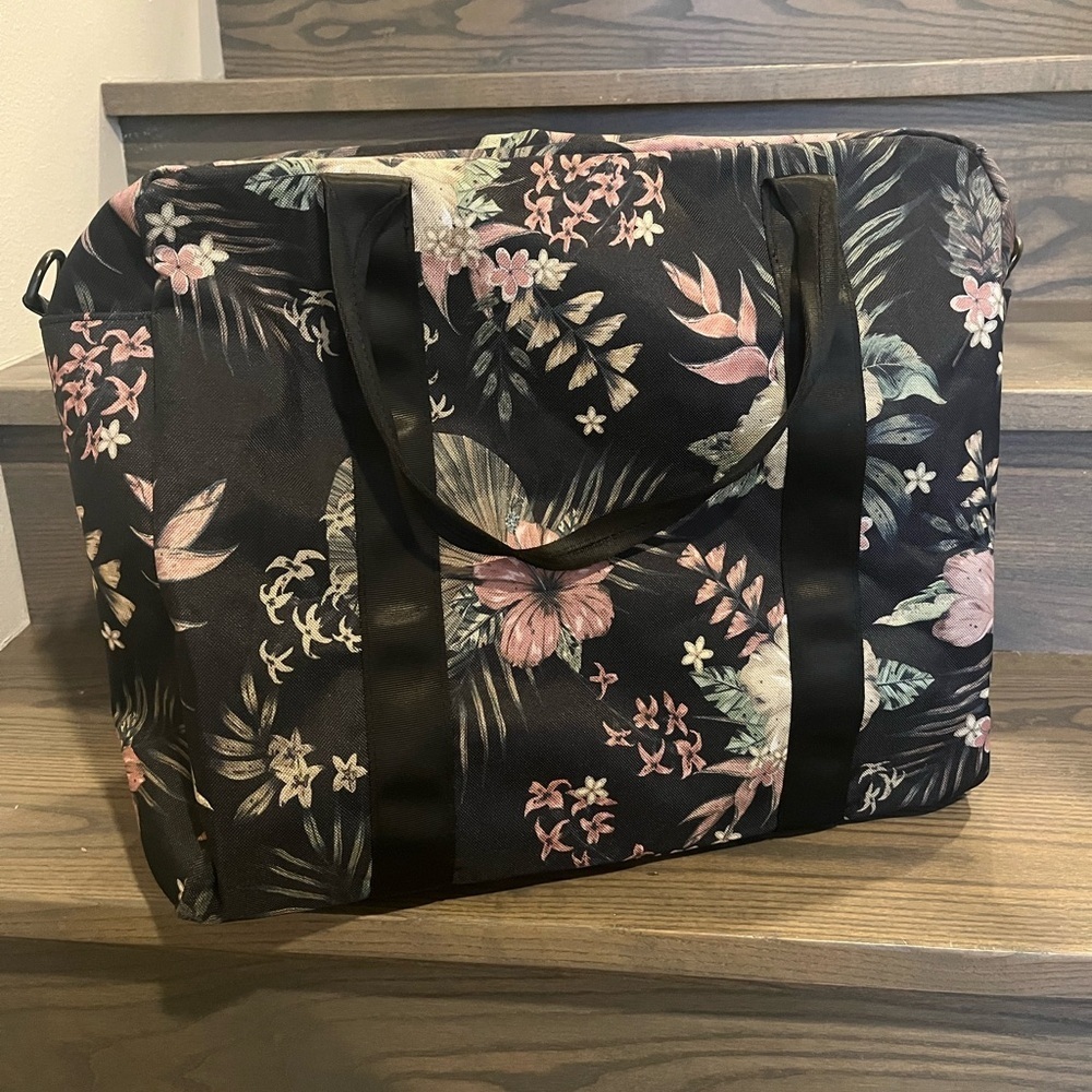 Pull&Bear Black Floral Travel Overnighter Bag - Picture 3 of 14